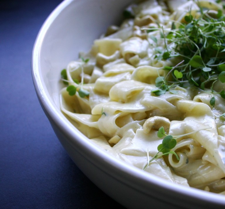 TheGoodGreeff-Easy Gorgonzola Pasta with Cashews