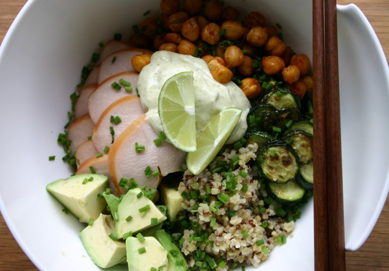 TheGoodGreeff - Quinoa bowl with smoked chicken