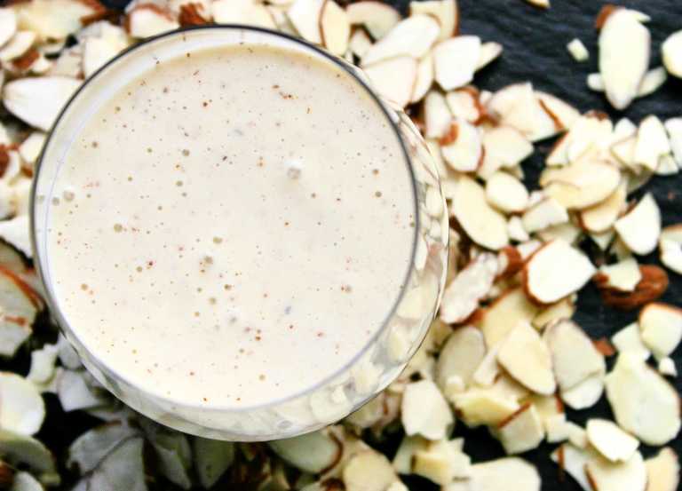 Almond and banana smoothie recipe