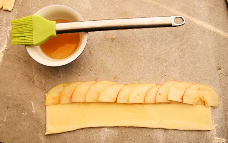 Apple Roses - arrange apple slices on puff pastry - thegoodgreeff.jpg