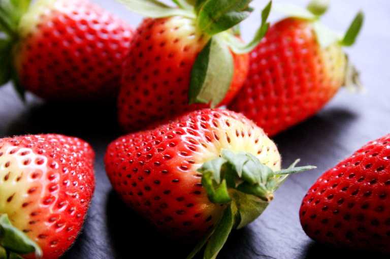 the-good-greeff-strawberry-mint-salsa-strawberries