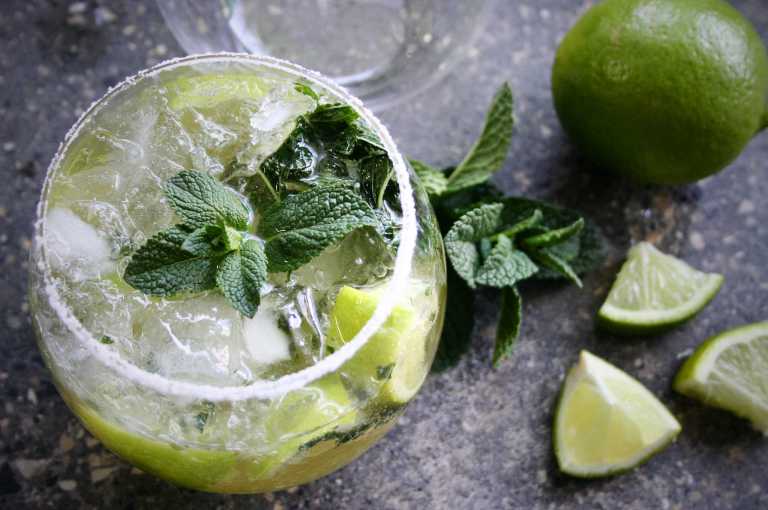 Apple Mojito - add the apple juice and garnish - thegoodgreeff.jpg